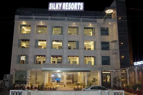 Silky Resorts-1